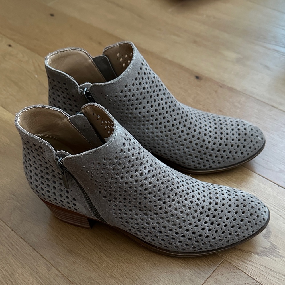 LUCKY BRAND Perforated Gray suede Leather Ankle Boots Womens 8